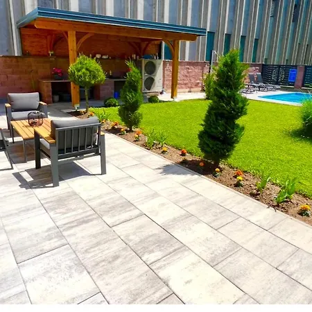 아파트 Moste With Pool & Ev Station