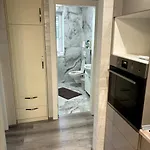 Moste - Modern With Pool, Ev Station & Free Parking アパート