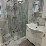 Moste - Modern With Pool, Ev Station & Free Parking アパート