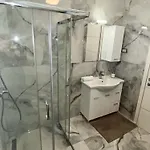 Moste - Modern With Pool, Ev Station & Free Parking アパート