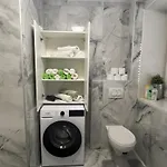 Moste - Modern With Pool, Ev Station & Free Parking アパート