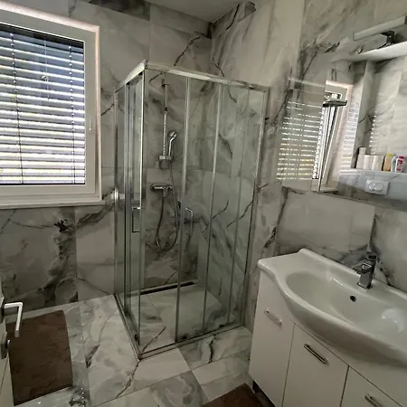 Apartament Moste - Modern With Pool, Ev Station & Free Parking *