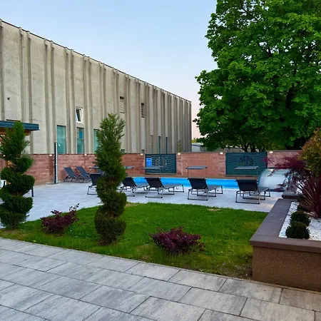Daire Moste - Modern With Pool, Ev Station & Free Parking