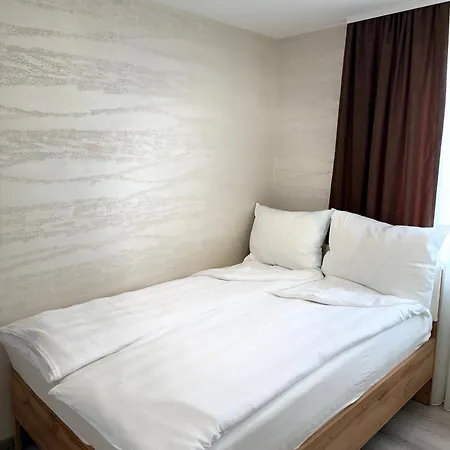 Daire Moste - Modern With Pool, Ev Station & Free Parking *