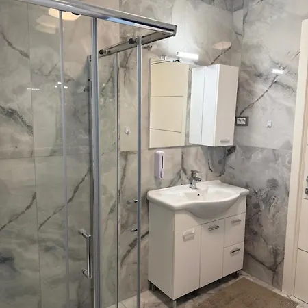 Daire Moste - Modern With Pool, Ev Station & Free Parking