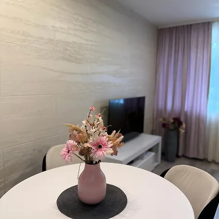 Moste - Modern With Pool, Ev Station & Free Parking Daire