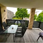 Moste - Modern With Pool, Ev Station & Free Parking Apartmán