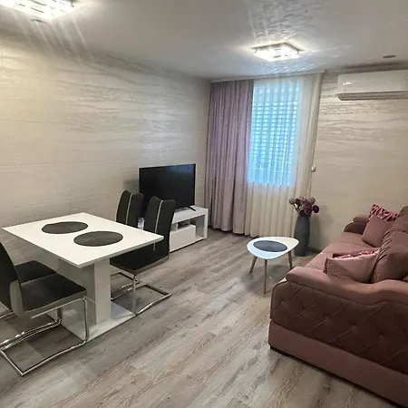 Moste - Modern With Pool, Ev Station & Free Parking *
