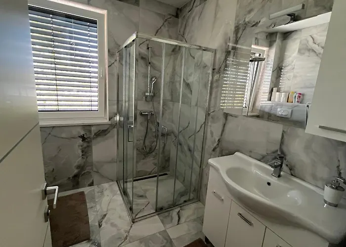 Daire Moste - Modern With Pool, Ev Station & Free Parking *