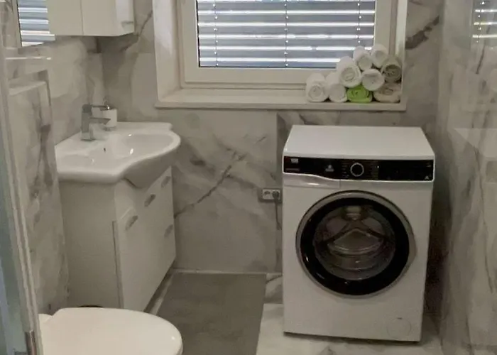 Daire Moste - Modern With Pool, Ev Station & Free Parking *