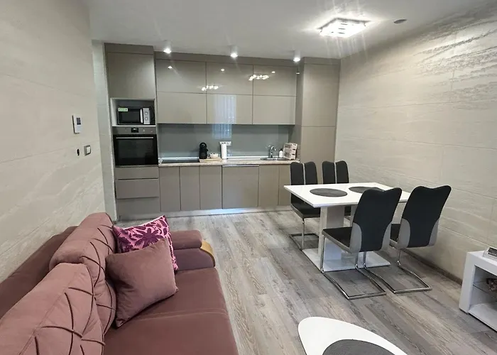 Moste - Modern With Pool, Ev Station & Free Parking *