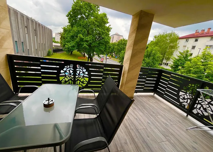 Daire Moste - Modern With Pool, Ev Station & Free Parking *